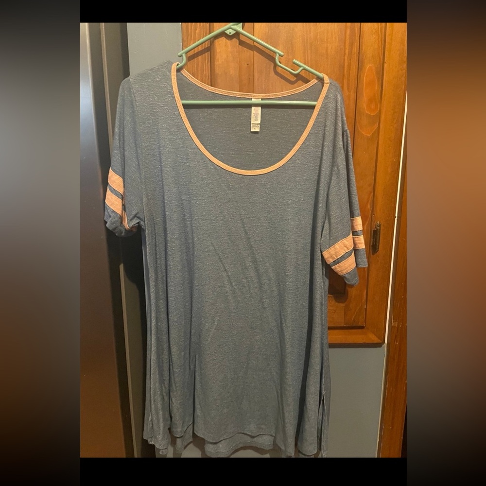 VGUC XL LuLaRoe Perfect T